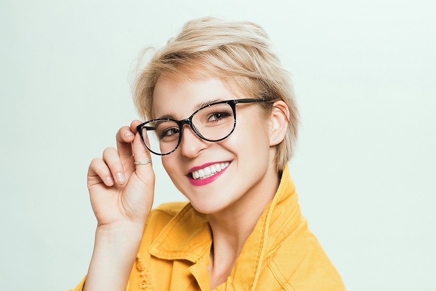 The Secret to a Confident Smile: A Guide to Teeth Whitening